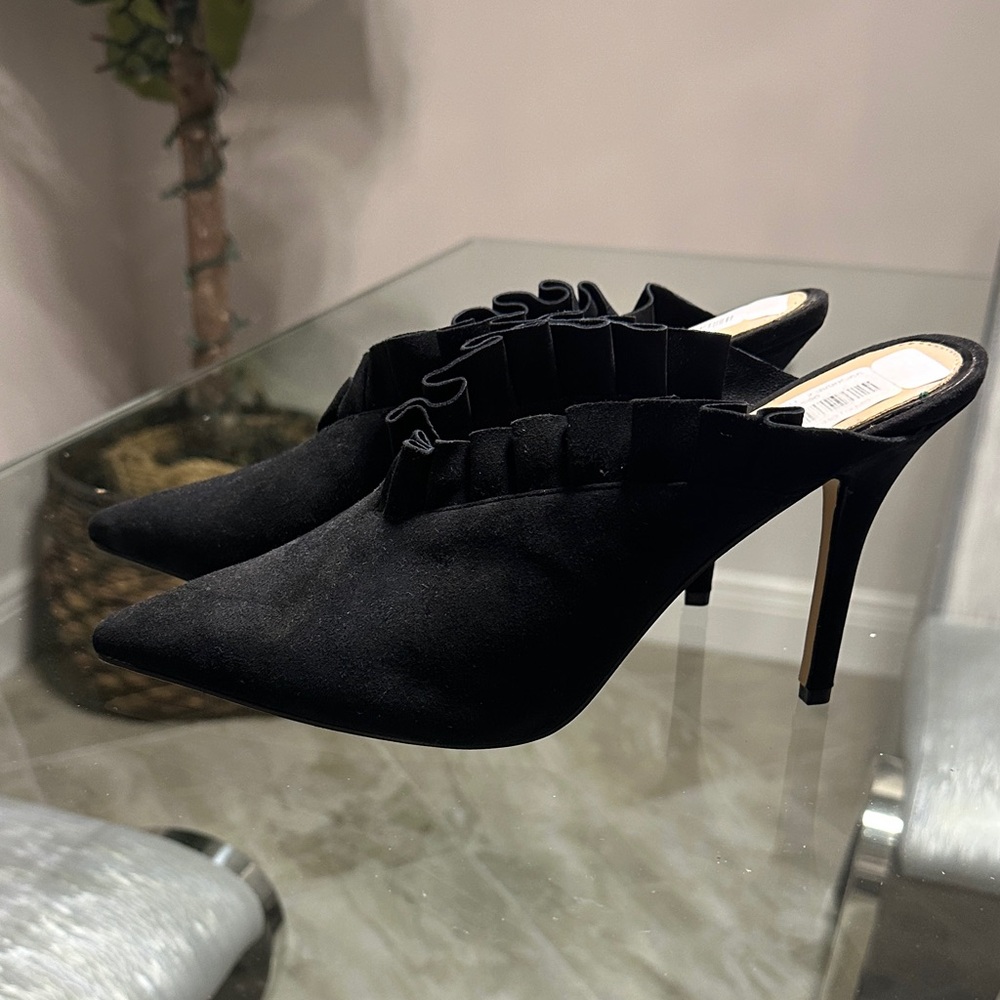 Gianni Bini Black Ruffle Mules